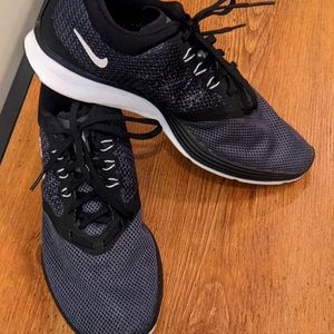Nike Zoom Strike - Black - W 10 - Running Shoes / Sneakers - Like New
